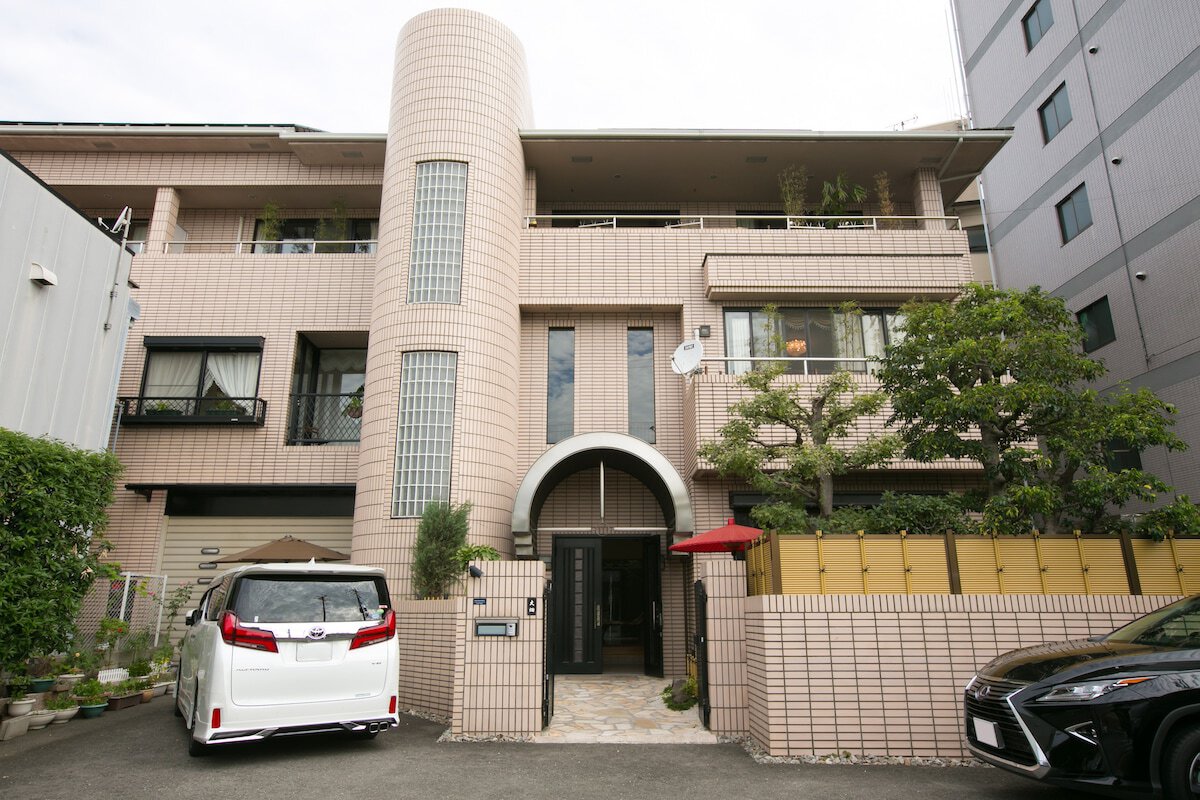 Exterior 3