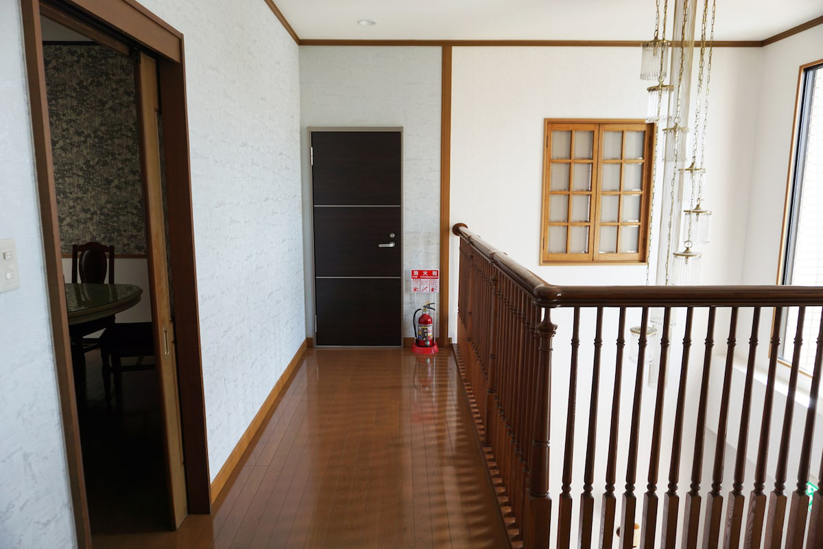 Interior 6